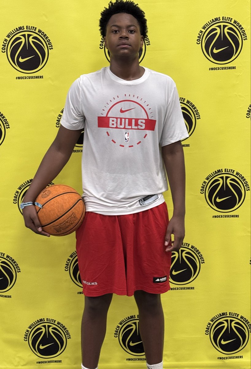 Dwilliams1515's tweet photo. Two of the best grade school players in the state Lawson Sommerville and Dace Craig-Edwards hands down. Have been working all summer & poised 4 big seasons this year. Both dad’s former players & just get it!! #309 #Cellus #Meech https://t.co/3nJXPo4GbV