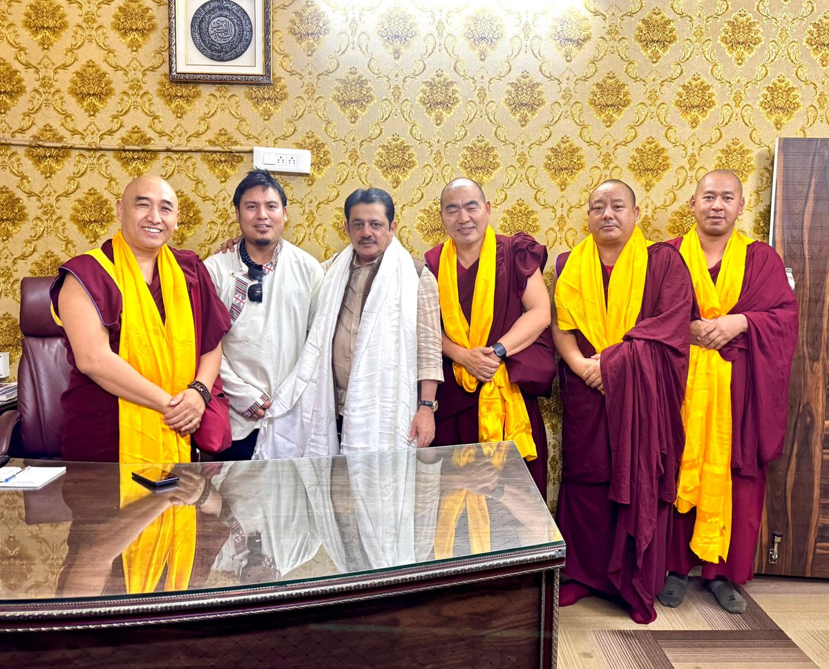 BZZameerAhmedK's tweet photo. A delegation of Buddhist Gurus met and discussed with me in Bengaluru https://t.co/RYnfqJnqee