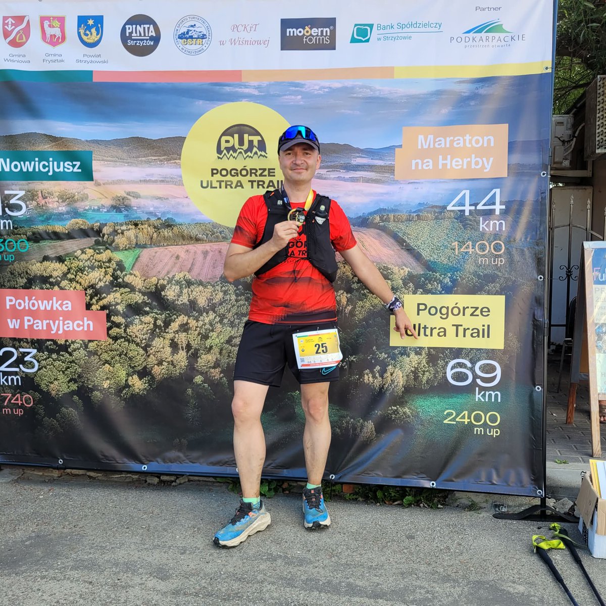 TWojtowicz's tweet photo. Pogórze Ultra Trail na dystansie 69km pokonane w ponad 11 godzin i 30 minut 🙂 https://t.co/aY4mv27CD5
