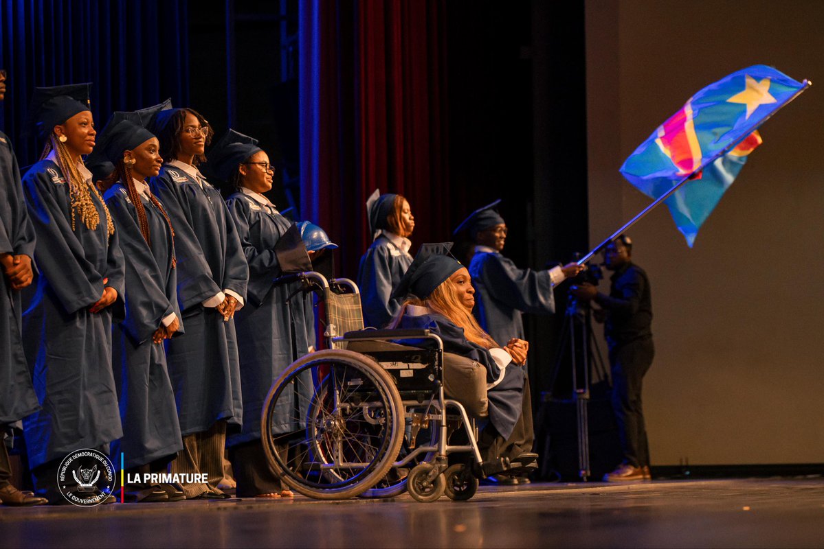 PrimatureRDC's tweet photo. #Éducation #Jeunesse
28 juillet 2026 | La Première Ministre, Cheffe du Gouvernement, Judith Suminwa Tuluka, a réaffirmé la volonté du Gouvernement de faire de l’excellence scolaire une politique publique durable, à l’occasion de la première édition du Programme national de bourses universitaires  @Excellentia_RDC , en présence du Président de la République et de la Première Dame.

• Remise de bourses à 185 lauréats issus de plusieurs provinces, y compris des zones sous occupation
• Pérennisation d’Excellentia RDC comme programme national financé par l’État
• Promotion du mérite, de l’égalité des chances et de l’excellence scolaire 
• Renforcement de la complémentarité avec le programme Debout Jeunes Congolais pour favoriser l’insertion professionnelle des jeunes

À travers cette initiative, le Gouvernement Suminwa poursuit la mise en œuvre du quatrième pilier de son Programme d’Actions en investissant dans le capital humain, l’éducation et la jeunesse, au service du développement de la République démocratique du Congo.
