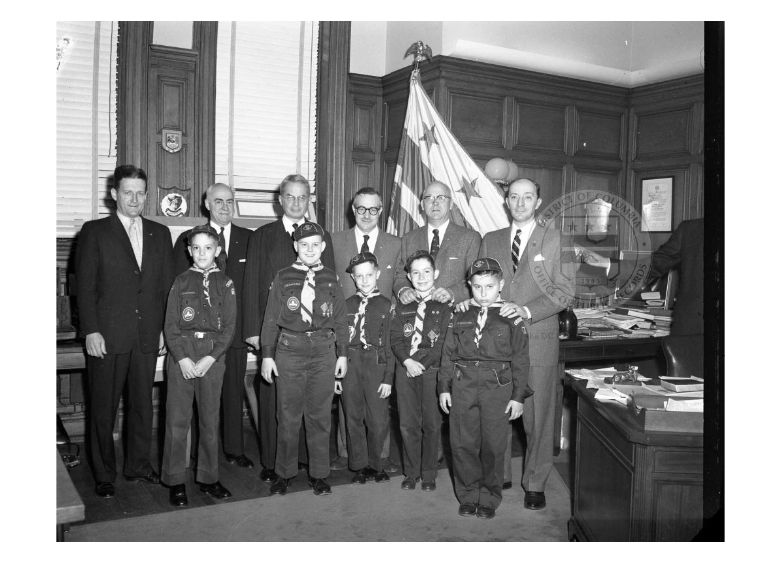 MayorBowser's tweet photo. The new archives photo drop reminds us that the Scouts have been visiting the John A. Wilson Building for a long time.

First photo: Boy Scouts pictured with the pre-Home Rule Board of Commissioners in 1959.

Second photo: Girls Scouts pictured in the same room just last month! https://t.co/TAkb6qzs13