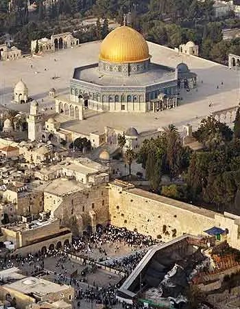 CptAllenHistory's tweet photo. The Arab Muslim colonization of the Jewish homeland began with invasion.

In 636–638 CE, the armies of Caliph Umar conquered the Land of Israel.

Nearly 55 years later, in 691–692, they built the Dome of the Rock directly on the Temple Mount, the holiest site in Judaism for more than 1,700 years where two Jewish Temples had stood.

The Al-Aqsa Mosque followed around 715 CE.

Then came the systematic degradation of the indigenous Jews.

In 717 CE, crushing taxes drove many Jews off their ancestral land.

In 720 CE, Caliph Umar II banned Jews from worshipping on the Temple Mount entirely.

That ban lasted more than 1,200 years; and, in practice, the ban continues to this day under Muslim control of the site.

Jews were reduced to humiliated dhimmis (second-class “infidels” in their own homeland).

This was not coexistence.

It was Arab colonization followed by attempted Jewish erasure.

The Jews did not “colonize” the Land of Israel.
They are its indigenous people.

Some never left. Others returned in every generation whenever conditions allowed. Political Zionism in the late 19th century was the modern expression of that unbroken connection, culminating in the restoration of Jewish sovereignty.

History does not begin in the 7th century.

Jewish roots in the Land of Israel go back more than 3,000 years.
