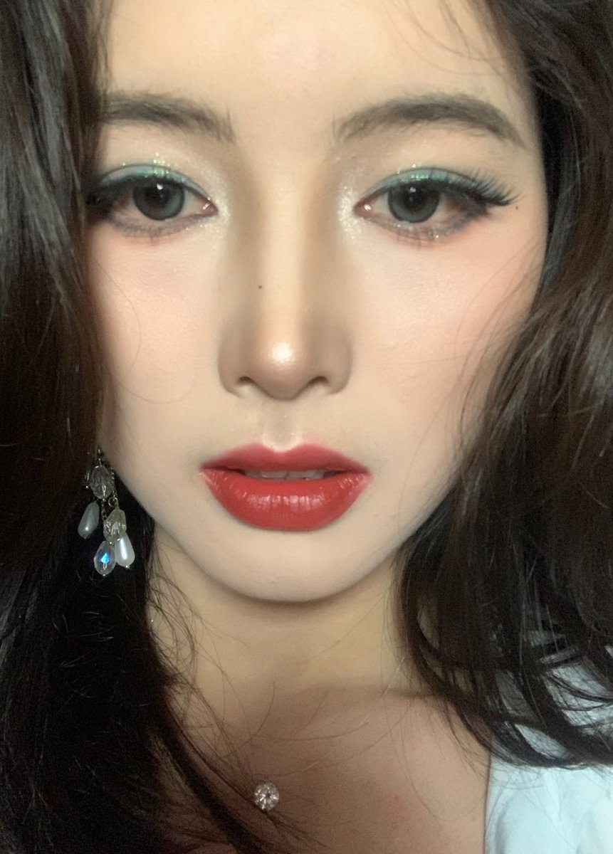 ma_ce51381's tweet photo. 齁齁齁！妈妈榨我！
＃盯射 ＃浓妆 ＃油脸 ＃女爹 https://t.co/s15Ac5nN2b