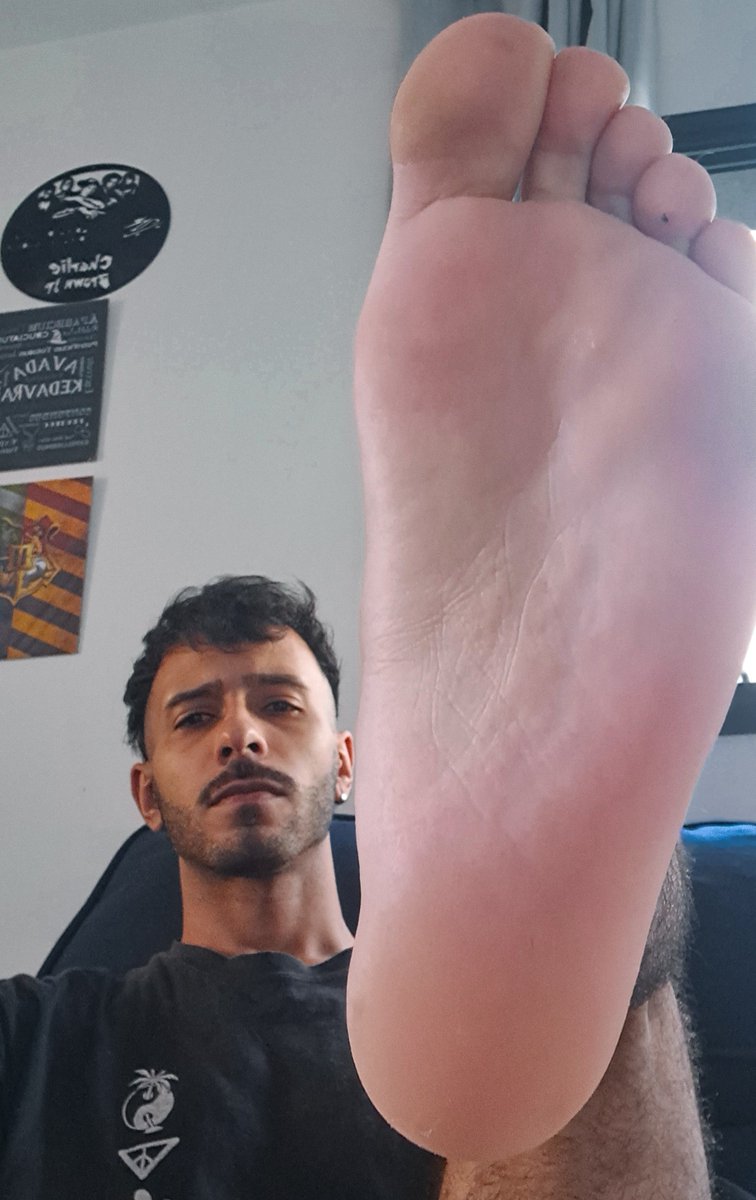 DomWLSp's tweet photo. Coé puto
Vou chegar na sua casa, te colocar de joelho pra lamber meu pe enquanto abro seu banco pra transferir sua grana 🤑😜

#malefeet #toes #pies #footmaster #alpha #chudai #footfetısh #wataa https://t.co/Fg7pz01yPx