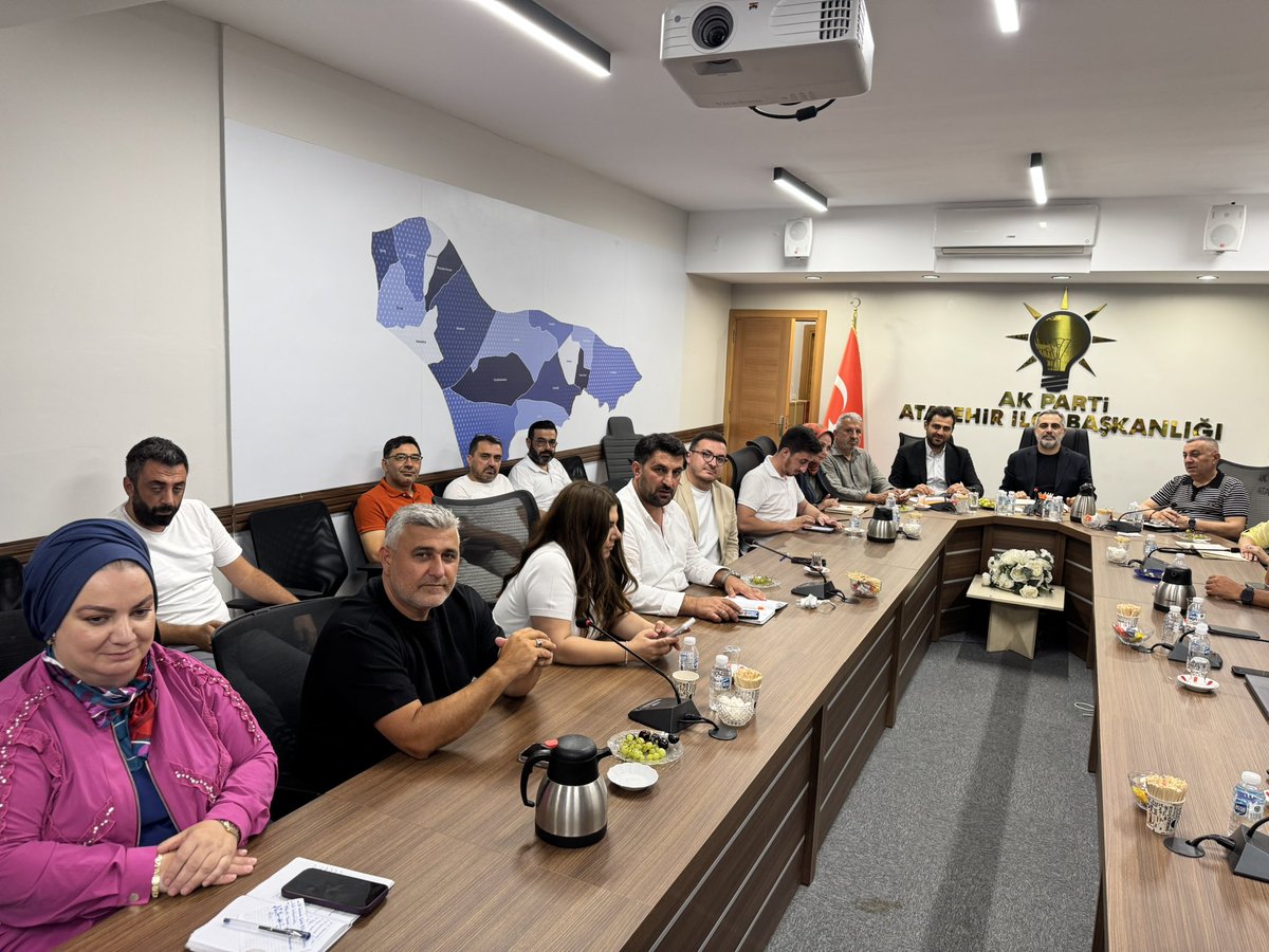 burakcifci34's tweet photo. İlçe Yürütme ve Yönetim Kurulu toplantımızı İl Yönetim Kurulu Üyemiz @Menessavas başkanımızın katılımlarıyla gerçekleştirdik.

Genel ve Yerel konularımızı istişare ettik.

Samimiyetle gayret gösteren yol arkadaşlarımıza çok teşekkür ediyoruz.

@atasehirakparti 
@halimaksu 
@abdullahozdemir
