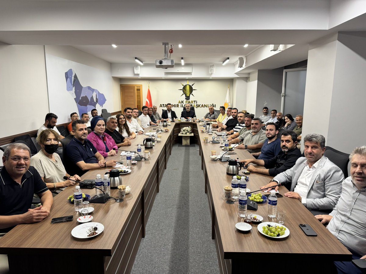 burakcifci34's tweet photo. İlçe Yürütme ve Yönetim Kurulu toplantımızı İl Yönetim Kurulu Üyemiz @Menessavas başkanımızın katılımlarıyla gerçekleştirdik.

Genel ve Yerel konularımızı istişare ettik.

Samimiyetle gayret gösteren yol arkadaşlarımıza çok teşekkür ediyoruz.

@atasehirakparti 
@halimaksu 
@abdullahozdemir