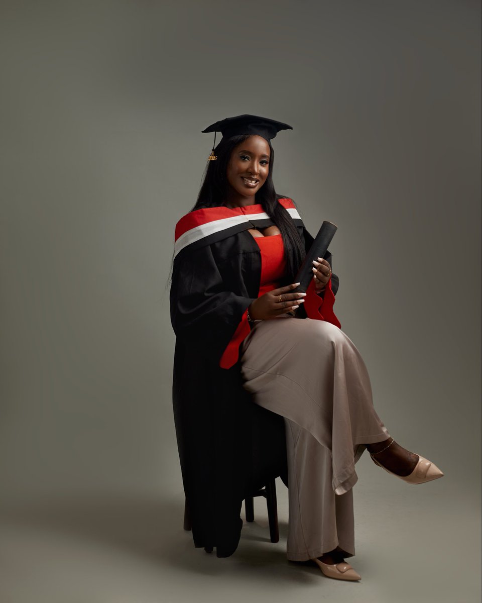 JadesolaAdewolu's tweet photo. And just like that… i’m a graduate ❤️🎓
https://t.co/IbbWvIlHgS (Hons) Mass Communication(public relations and advertising)second class  upper
Thank you God for the journey🤍 https://t.co/9T1ghe8v4Z