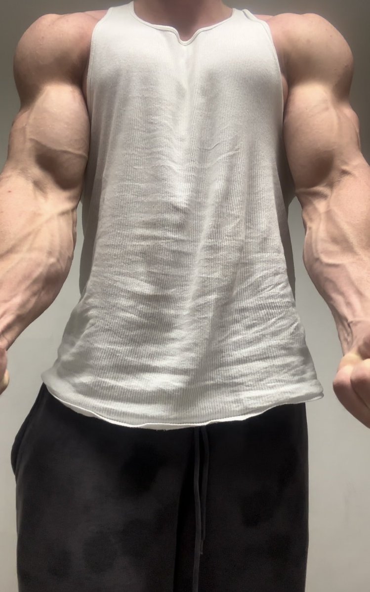 Thedallasflex's tweet photo. Everyone loves some big thick pumped arms😈😜
#muscleworship
#findom #cashmaster #muscle #onlyfans https://t.co/dMPhAIRWMU