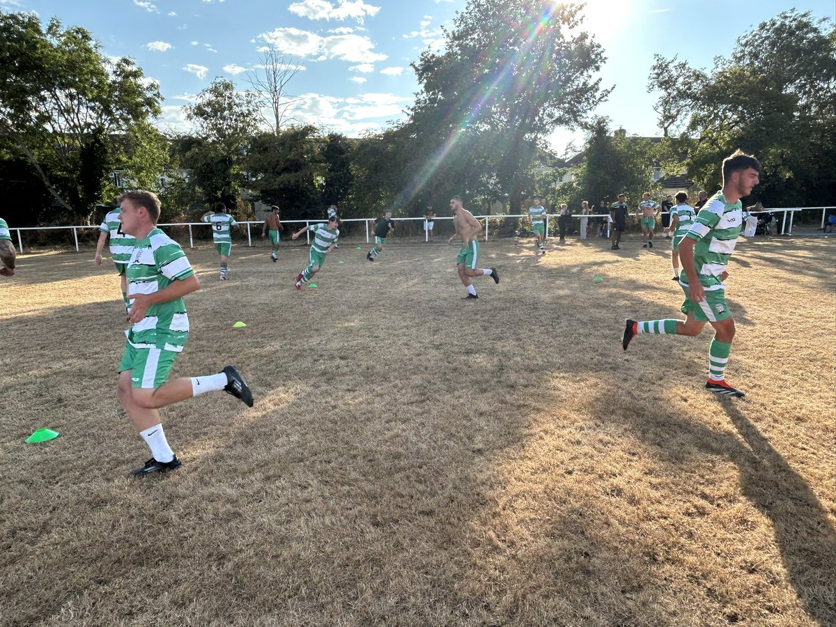 AthelticFc's tweet photo. Pre-season match tonight as we take on @FiltonAthletic Firsts in our first team fixture. The lads preparing for a tough evening game against established county league side🔥🟢

UTM 🟢⚪️ https://t.co/ba84h4IhBj