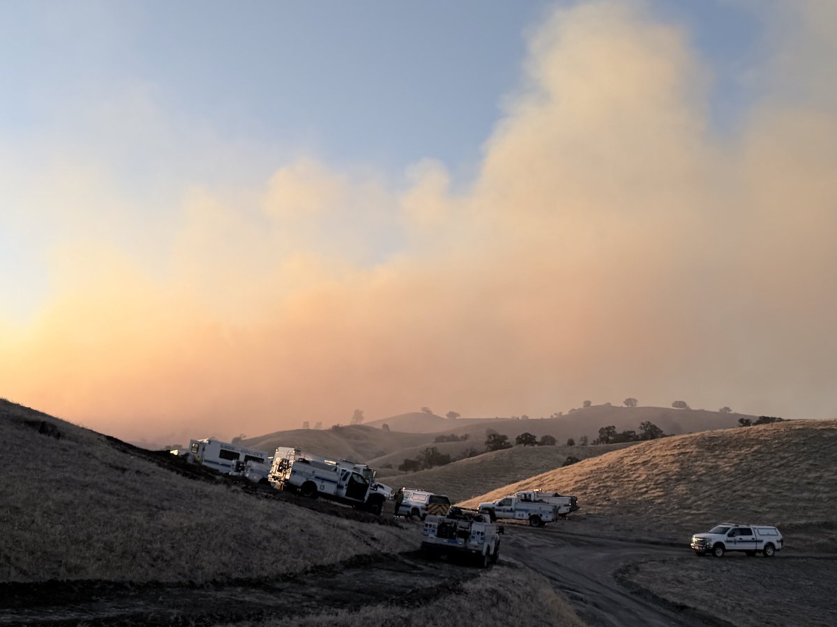 kerncountyfire's tweet photo. #FishFire #IncidentUpdate #AMupdate
AM Update 7/28/26
📍CALIENTE, Calif.
3500 acres
15% contained
Kern County firefighters worked diligently through the night and continue making steady progress on the fire this morning. Today, crews are strengthening containment lines and mopping up remaining hotspots where needed.
⚠️ The following zones remain under an Evacuation WARNING: KRN-100 and KRN-455.
Please click the link for map and zone specific info.
Genasys Protect Link: https://t.co/nMPHaheFPk