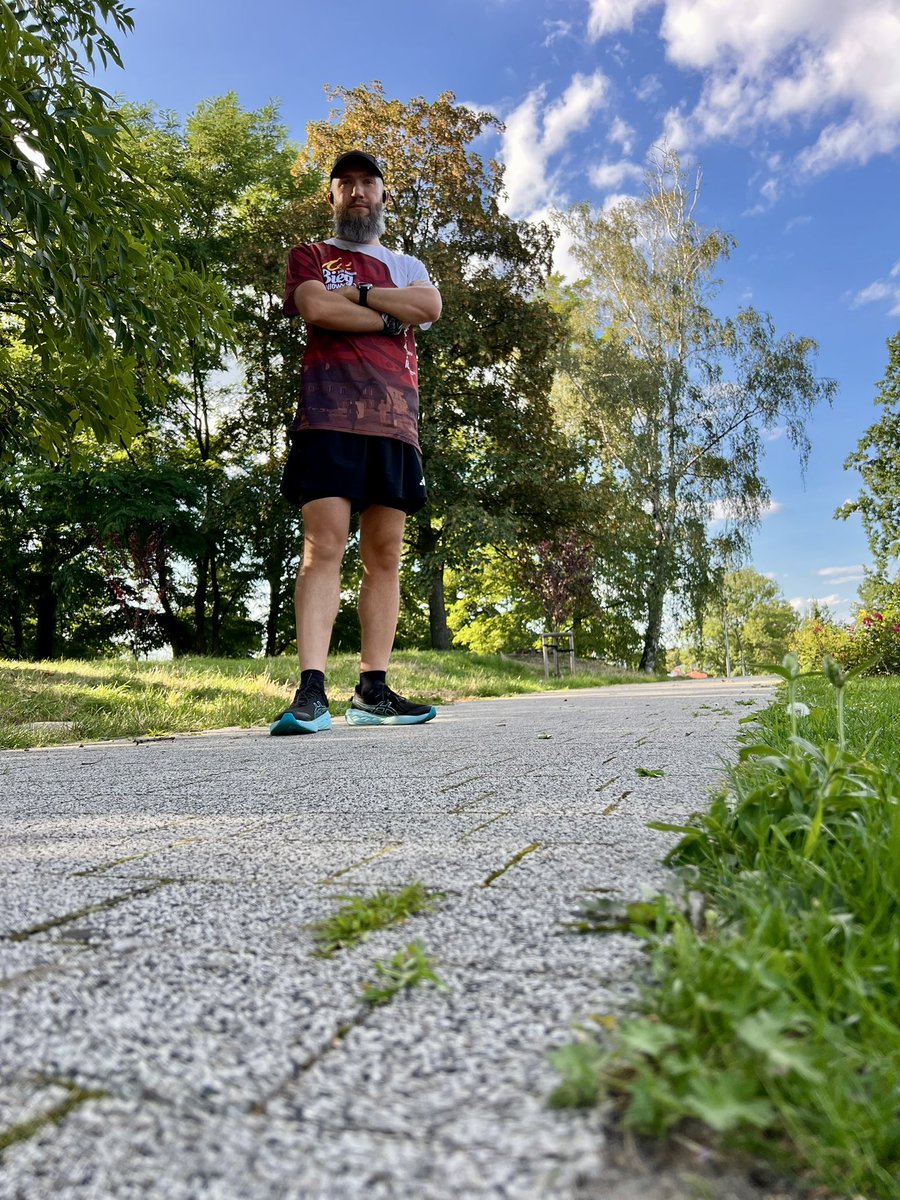 tomasznicieja's tweet photo. Delikatnie pobiegane, sprawdzałem czy kolano dobrze działa😅 Temperatura nawet znośna, ale wybrałem źle trasę i często brakowało chodnika - Żory, Świerklany, Jastrzębie-Zdrój i ponownie Żory🏃♂️ Fajnie było🙃
#Garmin #Fenix7
#run #running #bieganie #walking
#zabieganyprogramista https://t.co/3YkfAtmqD7