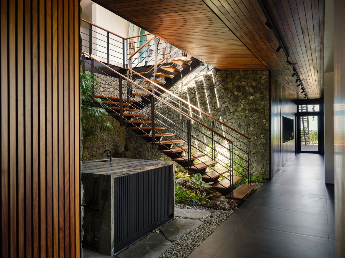 Archello's tweet photo. Studio Saxe embeds Casa Akíga @StudioSaxe into Costa Rica’s hillside using locally sourced stone retaining walls, lightweight steel framing, and durable thermally modified timber. 
https://t.co/QxM5P98IIh 

#MaterialsAndMethods #PassiveDesign #ClimateResponsiveArchitecture https://t.co/UoNfhtC2Aq