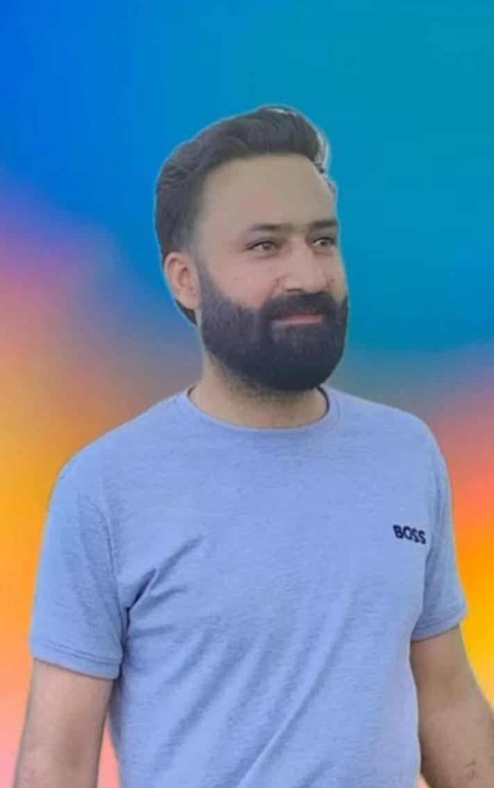 Audreychiks's tweet photo. میاں محمد ٹاون  پولیس فائرنگ۔۔
میاں محمد ٹاون فائرنگ کی زد میں آکر نیو سٹی کا  نوجوان شہید ھو گیا  جسکا  توقیر عالم  بتایا
 جا رہا ہے 
جو سیلنگ کا کام کرتا ہے۔ وہ روزمرہ کے کام فارغ ہو کر گھر آ رہا تھا کہ اندھی گولی کا نشانہ بن گیا۔ https://t.co/AURPBg4MSW
