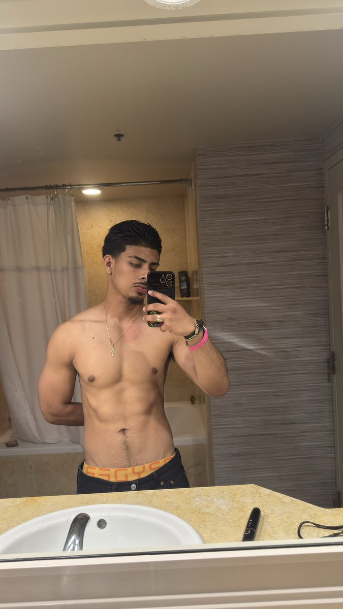 juangudinooo's tweet photo. what happens in vegas stays in vegas https://t.co/CwG1qPNUZD
