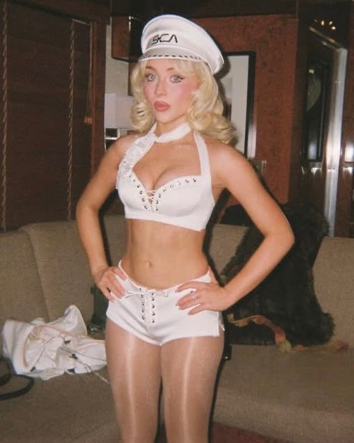Mia_6966's tweet photo. no way she's real https://t.co/2kZTjmcbkR