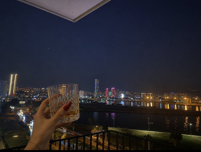 ttugceeu45's tweet photo. Bazı manzaralar susarak izlenir. 🥃 https://t.co/glTk7YnruY