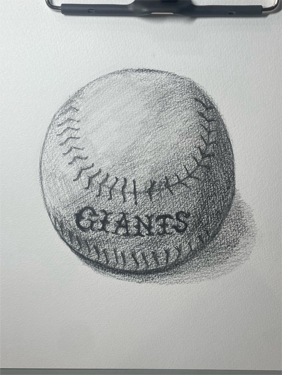 mitsuki___art's tweet photo. 巨人の野球ボール⚾️

初めての球体で難しかった！！
練習あるのみ^^

 #art  #美術  #デッサン  #スケッチ  #sketch  #絵描きさんフォロバ１００ https://t.co/6hkqhI7s5d