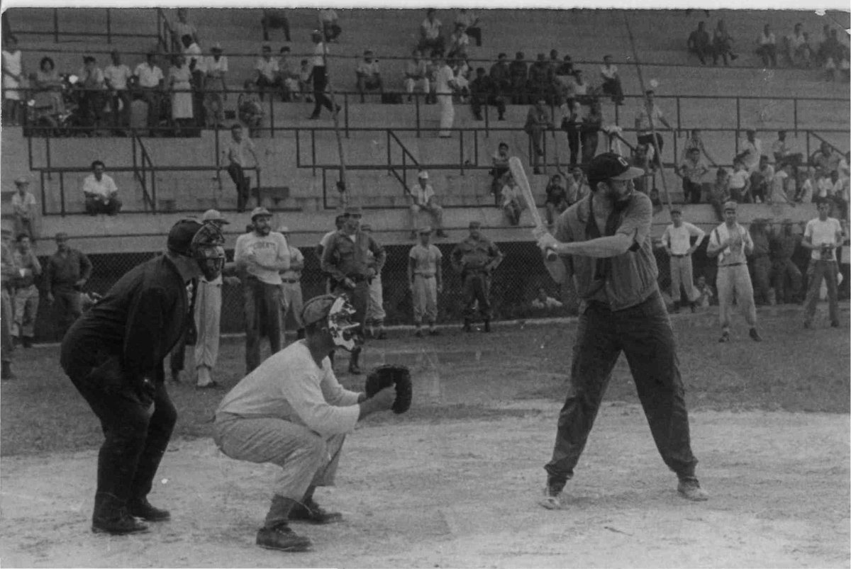 FSoldadodeIdeas's tweet photo. 📅4 de agosto de 1968 📸Fidel junto al Che vistiendo los uniformes de los equipos de pelota nacional, orientales y occidentales, en la Ciudad Deportiva de La Habana.

https://t.co/tmKApfuF0Q
#100AñosConFidel #Cuba #SomosContinuidad #RevoluciónCubana https://t.co/bfQoNcFpM2