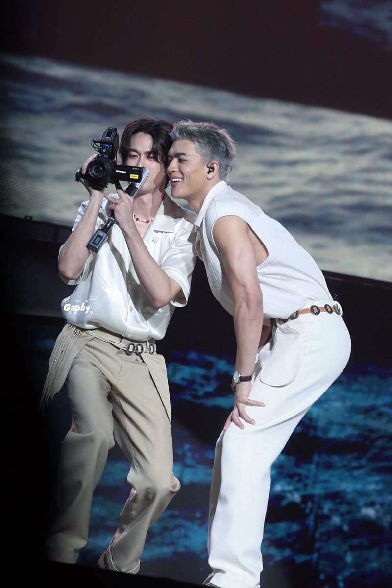 HYGGEdimple's tweet photo. ฉันอยากให้เธอได้รู้ว่าฉันนั้นรักเธอมากเพียงใด
ขอบคุณที่เธอนั้นคอบอยู่เป็นกำลังใจ
ไม่ว่าพรุ่งนี้จะเป็นยังไง ใจฉันยังตามเธอไป❤️💜

#JossGawinConcert
#GawinCaskey #JossWayar 
#JossGawin https://t.co/SHHKY8vgod