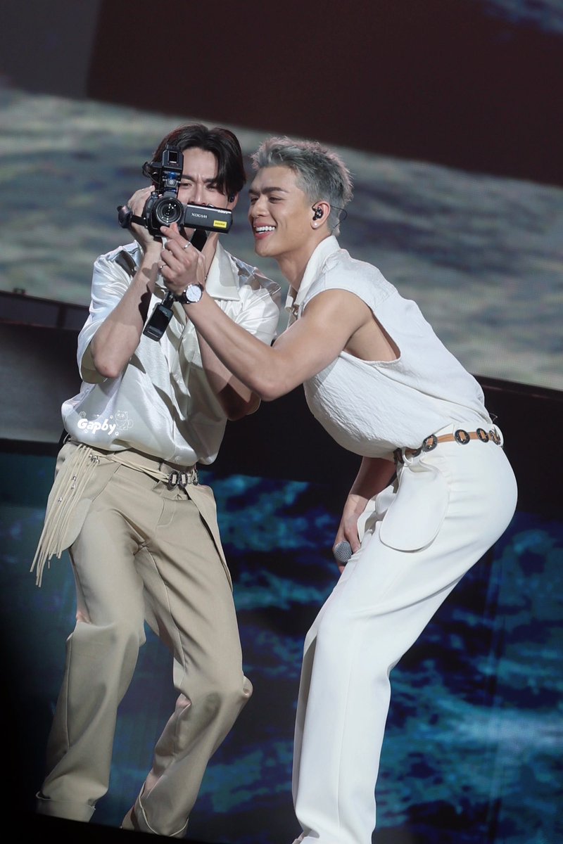 HYGGEdimple's tweet photo. ฉันอยากให้เธอได้รู้ว่าฉันนั้นรักเธอมากเพียงใด
ขอบคุณที่เธอนั้นคอบอยู่เป็นกำลังใจ
ไม่ว่าพรุ่งนี้จะเป็นยังไง ใจฉันยังตามเธอไป❤️💜

#JossGawinConcert
#GawinCaskey #JossWayar 
#JossGawin https://t.co/SHHKY8vgod