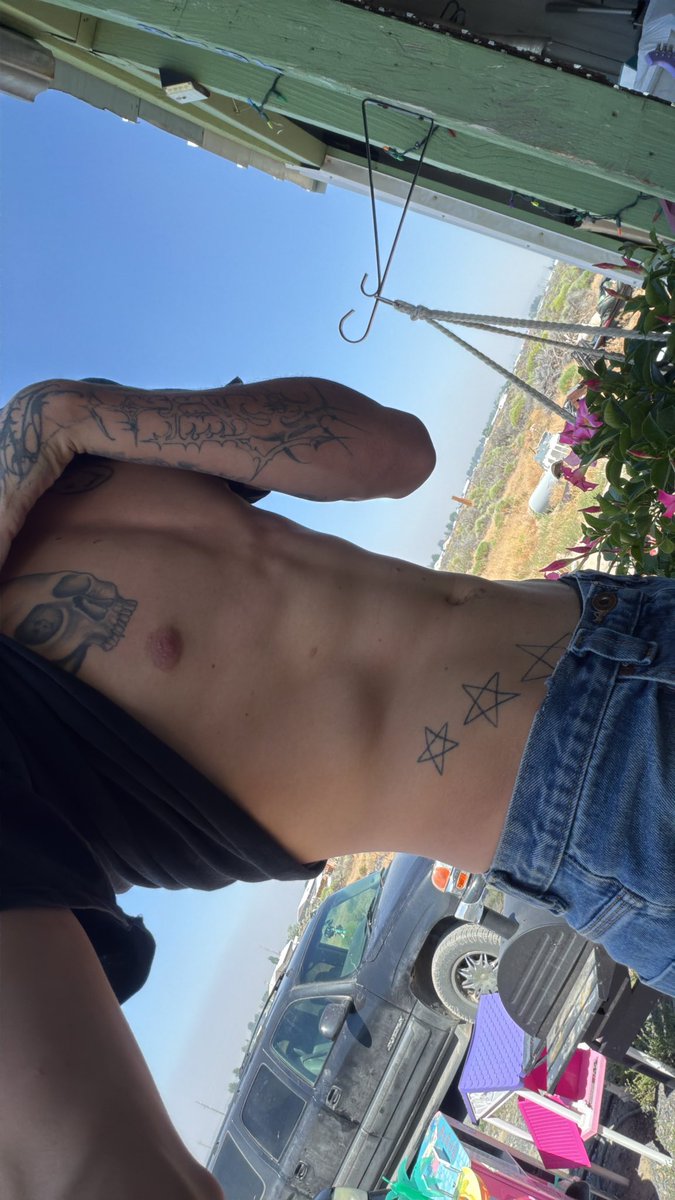 3DaysLaced1's tweet photo. I just made a really good custom vid of myself I’m doing a bundle 4 photos and the vid for 100$ message requests me #selling #nsfwtwtًً #fypシ゚viral https://t.co/4UhLXxIyzZ