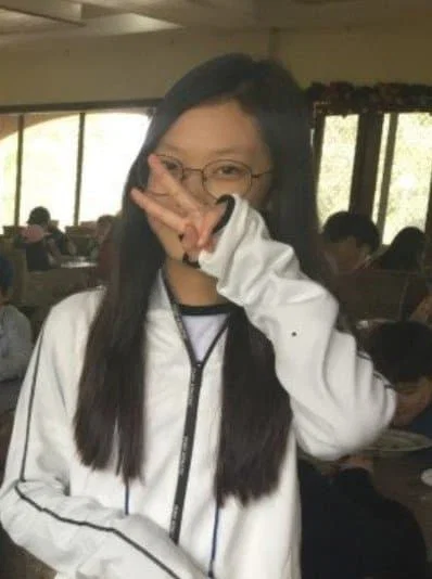 pannchoa's tweet photo. Pre-debut photos of NewJeans' Haerin in the Philippines surface on the Internet
https://t.co/FZe4riY3Z0 https://t.co/R9wttnK7kC