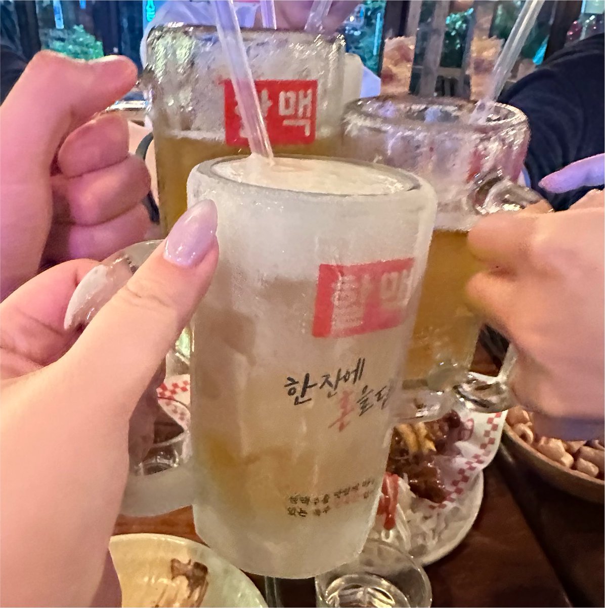 dud_gong's tweet photo. 할머니네 파인애플맥주 저도 먹어봤는데요
자꾸만 생각이 남….. 안주야 당연히 맛나고👍🏻
평소에 맥주향 때문에 소주만 마시는 사람인데 이거는 먹을만햇던거가타요 https://t.co/HOaUz2J0sx