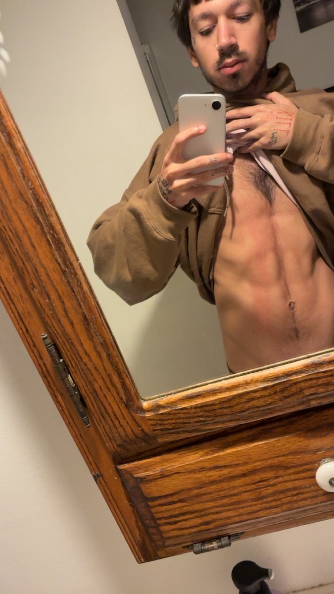 bordeauxxx3's tweet photo. Someone should buy my Dropbox for $25 ;)) https://t.co/Qmm3sQboAt