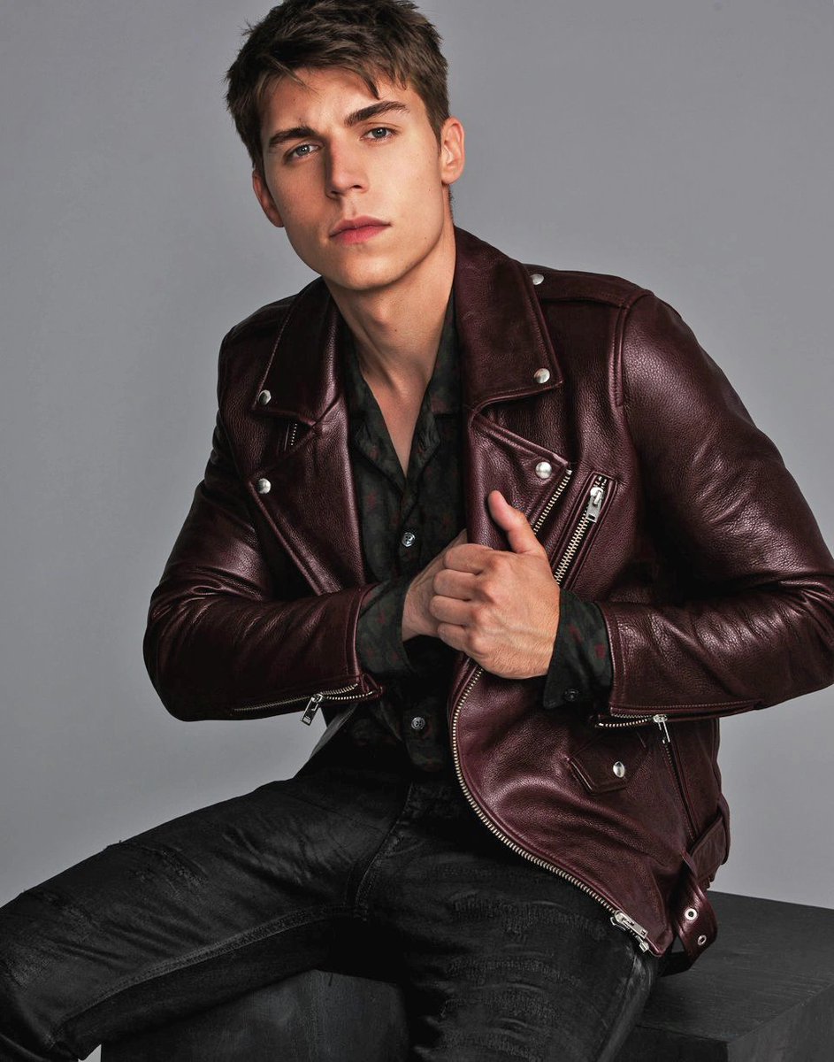 JuanC_Rdgz's tweet photo. 📺 Happy Birthday Nolan Gerard Funk 🎂📺
#NolanGerardFunk #Glee #HunterClarington #Arrow #CooperSeldon #HappyBirthdayNolanGerardFunk https://t.co/9z6jbUXegO