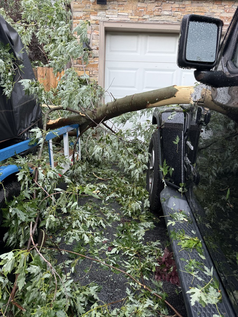 hiemer21's tweet photo. @nilwxreports If you stop in Frankfort sq I will tell you that a tornado came thru https://t.co/A2KL09fu69