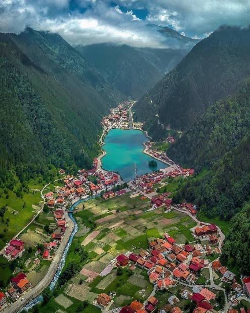 Atlashabert's tweet photo. Türkiye'nin en mutsuz şehri Trabzon oldu.

1- Trabzon
2- Antalya
3- İzmir
4- Ankara
5- Samsun
6- İstanbul
7- Çorum https://t.co/byIZ5wDNZ3