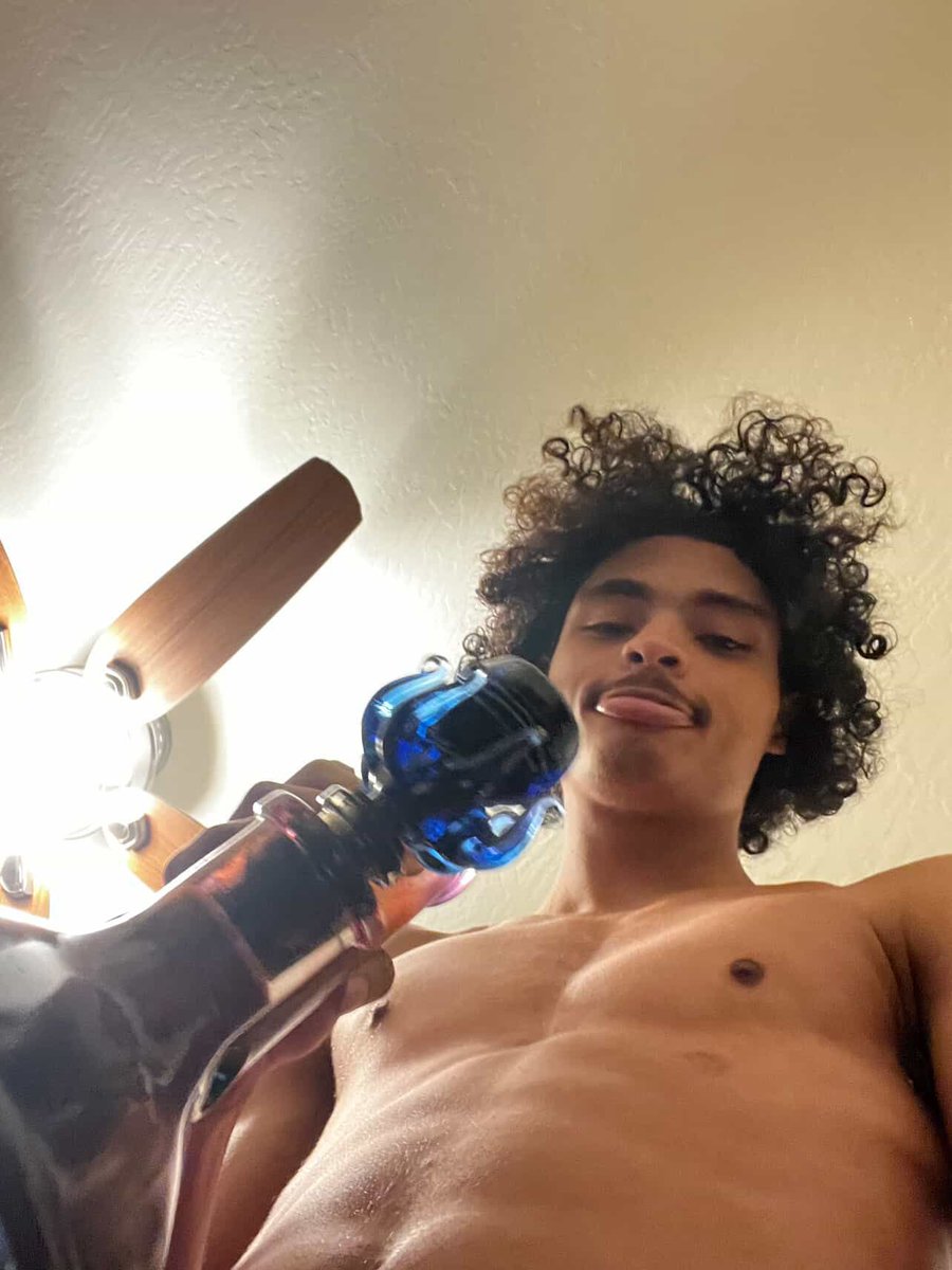 LightskinAman's tweet photo. Sexy nigga with a big dick 

#bi #lightskin #nsfwtwt #gay #nut #straight #bayarea #vallejo #DLBait #cali https://t.co/bPlqoBndct