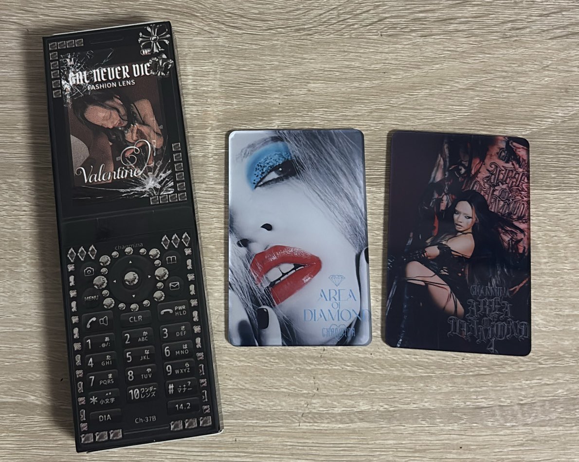 na73__chan's tweet photo. わあああああい🖤♥️🖤♥️
ギャルネバ新色Valentineとアクリルカードゲットしてきた！！！！！！🐈‍⬛🤍
今回のパケ激ｶｯｺｲｲのに写真めっちゃｶﾜｲｲの勘弁して🫪💖 #ギャルネバ
@chanmina1014 @galneverdie @chanmina_staff https://t.co/oDddSoAJet