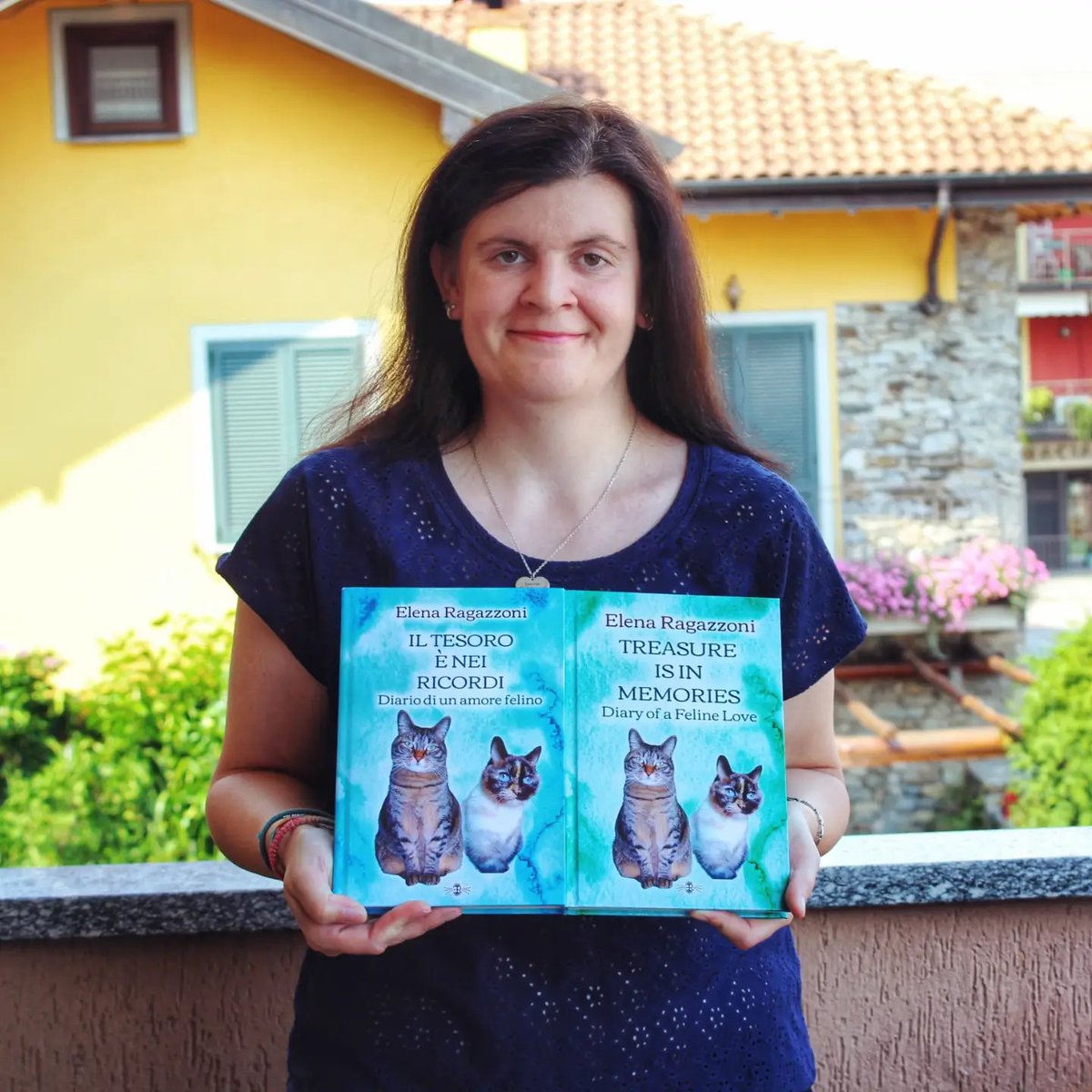 elenaragazzoni's tweet photo. Non amo mostrarmi in foto però una mia foto con le mie due pubblicazioni era ora di farla! 

#bookstagrammers #readersofinstagram #authorsofinstagram #independentauthor #independentresearcher https://t.co/pGaxWOIpZe