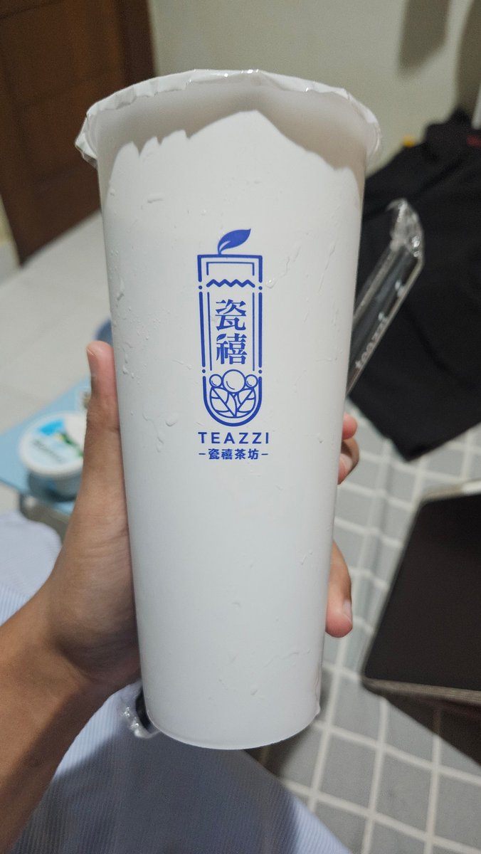 shefaruh's tweet photo. deymm teazzi udh gk dingin pun tetap enak. malah makin enak. like what??!!! https://t.co/frJTY0SxMG
