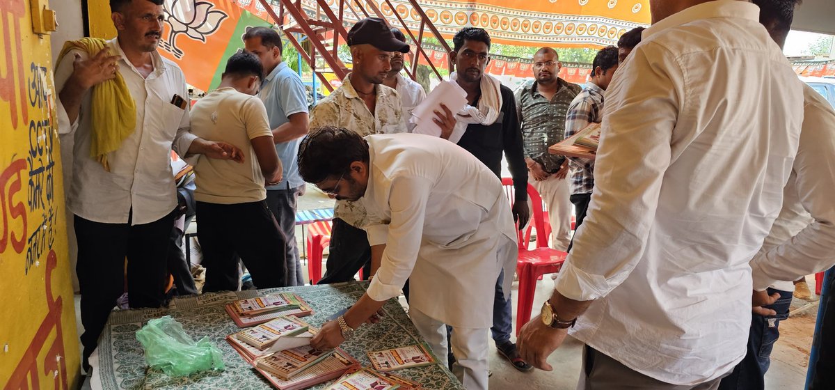 vaibhavpawarmp's tweet photo. राष्ट्र प्रथम, जनहित सर्वोपरि।

दतिया विधानसभा उपचुनाव में भाजपा प्रत्याशी श्री @Ashutosh4BJP जी के समर्थन में सघन जनसम्पर्क...।।
@BJP4MP 
@BJP4India https://t.co/sVymWv38yu