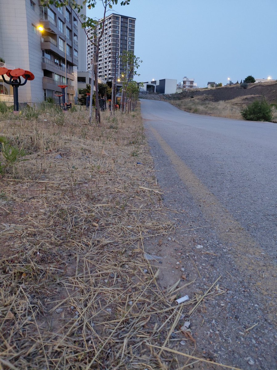 kerimtulek's tweet photo. @mavimasa parkın güvenli,kullanışlı peyzaj temizliği yapılmış bir oyun alanına dönüştürülmesini;trafik riski ile güvenlik önlemlerinin alınmasını ve yaşlılarımız için gölgelikli oturma alanları oluşturulmasını arz ederiz.
Adres: büyük incek camii karşısındaki park alanı https://t.co/Diu4RDHzLp