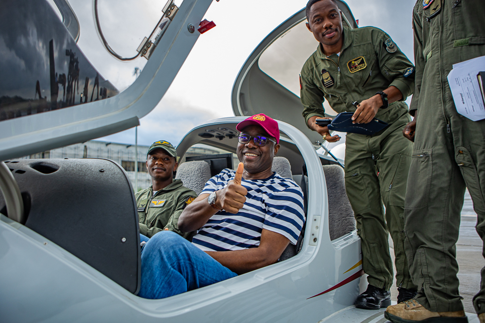 seyimakinde's tweet photo. Today, we took delivery of the two DA42MN-G aircraft procured by our administration for security surveillance and reconnaissance missions in Oyo State. https://t.co/pV0cRElglB