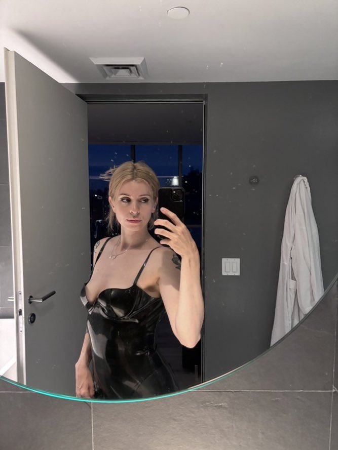 TRINITY_DOM's tweet photo. Who will be visiting me before summer ends? https://t.co/RWvUFI3fh0