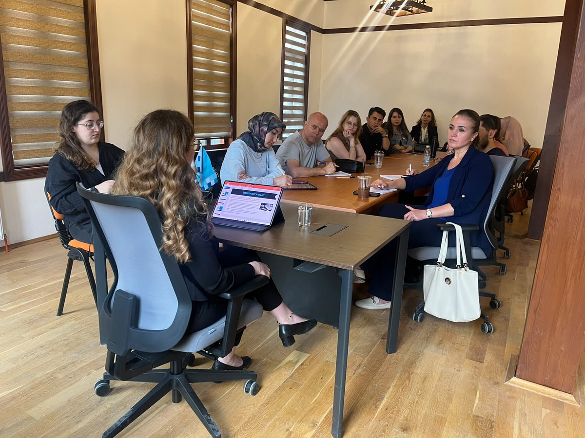 tavakfi's tweet photo. Ankara Yaz Seminerlerimiz kapsamında Elif Gültekin Karahacıoğlu (@elifgulteking), "İstihbarat Analizi"; Doç. Dr. Murat Yiğit (@trenvekus) "Askeri Darbeler ve Dış Nüfuz" derslerini gerçekleştirdi. https://t.co/LRTmvEnEiD
