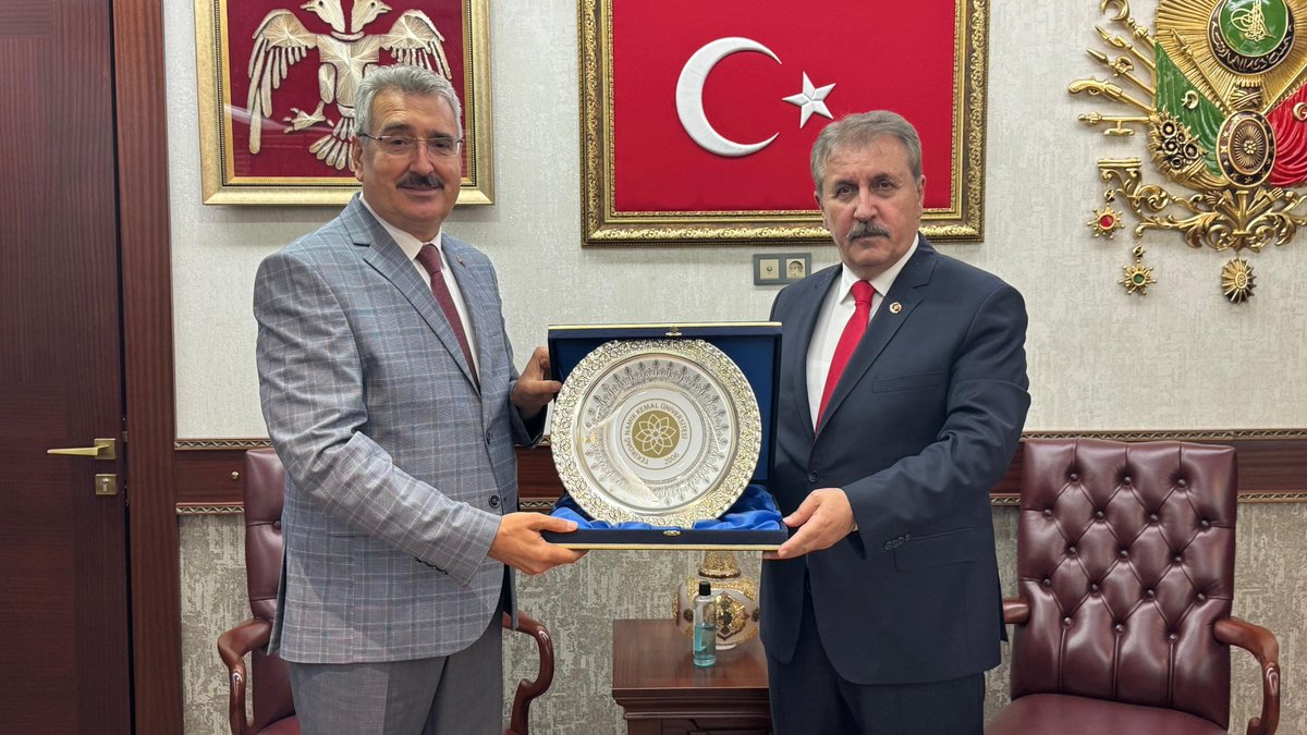 bbpgenelmerkez's tweet photo. Sayın Genel Başkanımız @Mustafa_Destici, Tekirdağ Namık Kemal Üniversitesi Rektörü Prof. Dr. Mümin Şahin'i Genel Merkezimizde ağırladı.
Prof. Dr. Şahin, Genel Başkanımıza, vefat eden kıymetli ağabeyi merhum Halil Nural Destici dolayısıyla taziye dileklerini iletti.
Nazik ziyaretleri ve başsağlığı temennileri dolayısıyla Prof. Dr. Mümin Şahin'e teşekkür ediyoruz.
