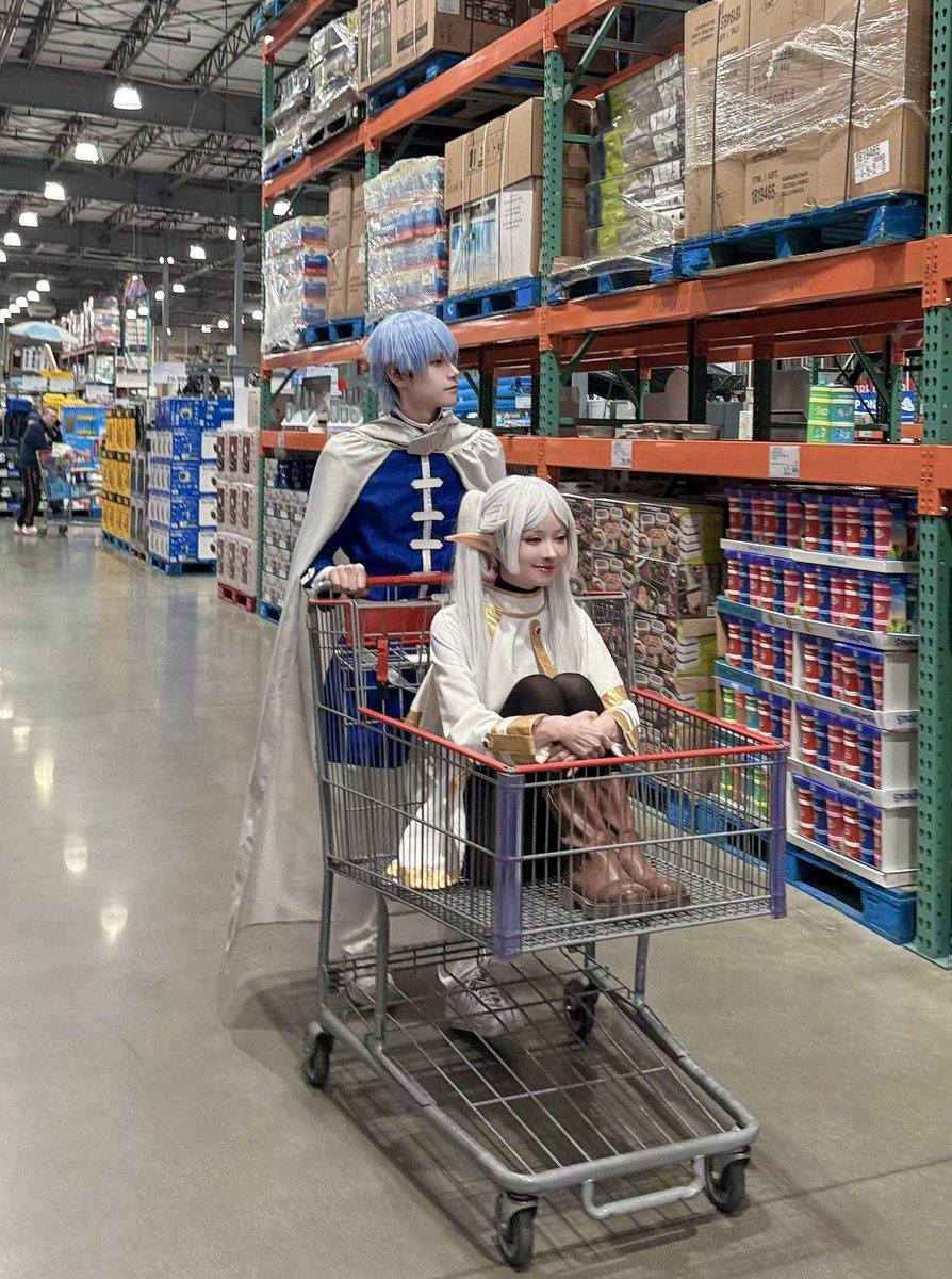 GifsAnime_'s tweet photo. Shopping with frieren
credit : arurinh_ https://t.co/o0tM5DKlsJ