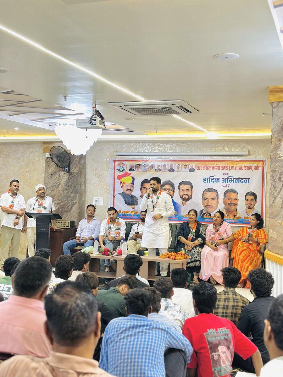 aminpathan54's tweet photo. आज कोटा में ग्रैंड रंगावत होटल में  राजस्थान प्रदेश कांग्रेस ओबीसी प्रकोष्ठ के शहर व देहात कांग्रेस कमेटी द्वारा आगामी 1 अगस्त को आयोजित होने वाले "छात्रों की गूंज" कार्यक्रम को लेकर एक महत्वपूर्ण बैठक का AICC प्रभारी श्री जिग्नेश मेवानी जी की अध्यक्षता में आयोजन किया गया।

बैठक को AICC प्रभारी श्री @jigneshmevani80 जी, व PCC कोटा के प्रभारी श्री @Pushpendra2368 जी ने अपने संबोधन से छात्रों को सम्बोधित किया, कार्यक्रम को सफल एवं ऐतिहासिक बनाने को लेकर विस्तार से चर्चा की गई तथा सभी पदाधिकारियों एवं कार्यकर्ताओं ने अपने-अपने महत्वपूर्ण सुझाव साझा किए। साथ ही अधिक से अधिक छात्र-युवाओं की सहभागिता सुनिश्चित करने एवं कार्यक्रम की व्यापक तैयारियों पर विचार-विमर्श किया गया।

इस अवसर पर ओबीसी प्रकोष्ठ शहर जिलाध्यक्ष श्री दीपक नामदेव जी, ओबीसी देहात जिलाध्यक्ष टीकमचंद सुमन जी, महिला कांग्रेस जिलाध्यक्ष श्रीमती शालिनी गौतम जी, पूर्व विधायक श्रीमती पूनम गोयल जी, श्रीमती मंजू चौधरी जी, श्री हिमांशु शर्मा जी, श्री हेमराज मीणा जी, श्री दिलदार अली जी, श्री बलविंदर जी, मंडल अध्यक्ष बोरखेड़ा श्री निखिल सोनी जी, पूर्व चेयरमैन श्री नसरू जी, कांग्रेस खेल प्रकोष्ठ से प्रदेश सचिव श्री जिशान खान जी, देहात जिलाध्यक्ष खेल प्रकोष्ठ श्री सौरभ मीणा जी, प्रदेश सह सचिव श्री राहुल मेवाड़ा जी, व कांग्रेस परिवार के कई पदाधिकारी एवं कार्यकर्ता उपस्थित रहे।