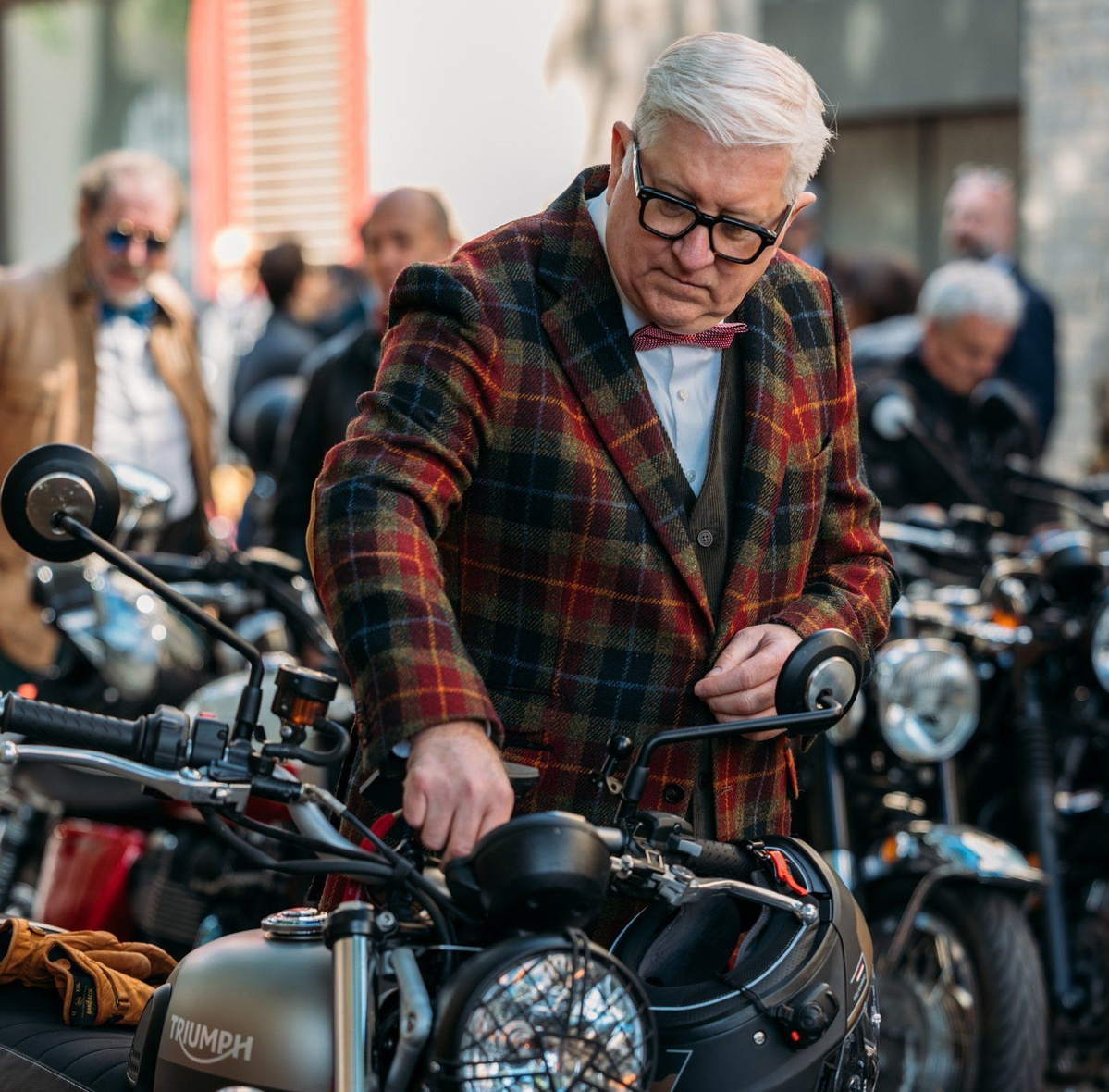 gentlemansride's tweet photo. Suited up in Zurich, ready to start the day in style. Get your finest attire pressed and ready for next year's DGR, and join us anywhere on the globe.

🌎 Zurich, Switzerland 
📸 DGR Zurich

#GentlemansRide #Movember #RideDapper #MensHealth https://t.co/EtTdv03fem