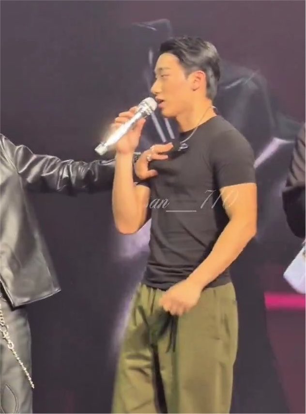 strawbsani's tweet photo. “SAN’S CHEST IS THE MOST AMAZING”????? 
EH????? WOOYOUNG AND MINGI JUST COMING OUT WITH IT IN PUBLIC LIKE THAT..???? 😀❓❓❓ https://t.co/R4siQfk5iu