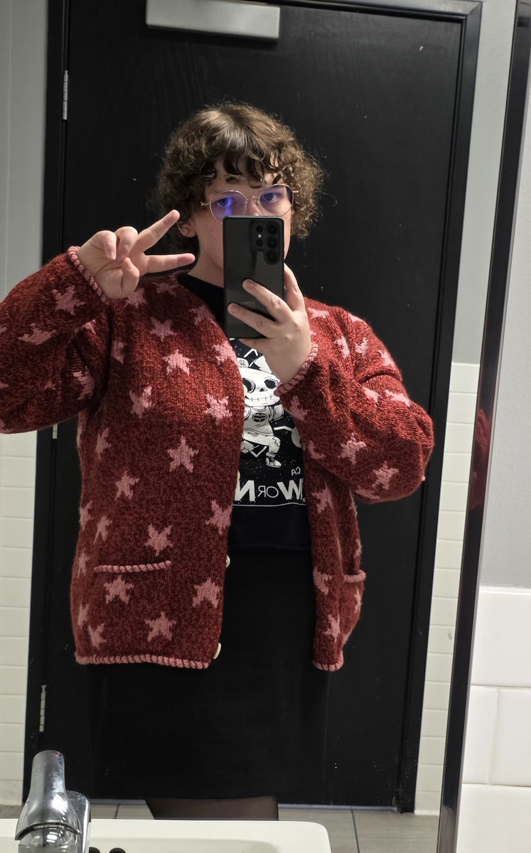 roxiethorne's tweet photo. Micky got me this cardigan and it's so cute https://t.co/2EXk7x9Y5q