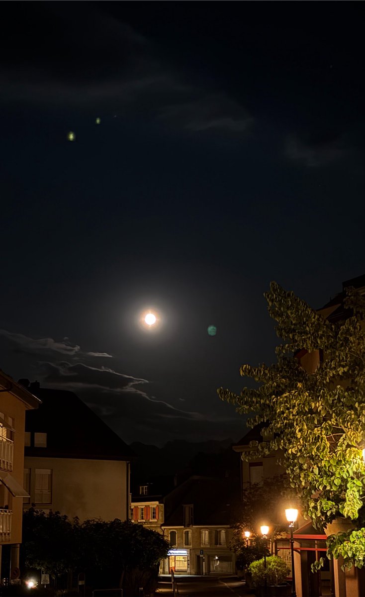 MsemmenPower's tweet photo. Ce soir, la lune règne sur le ciel comme un joyau suspendu dans la nuit.🌕
اللَّهُمَّ أَهِلَّهُ عَلَيْنَا بِالْيُمْنِ وَالْإِيمَانِ، وَالسَّلَامَةِ وَالْإِسْلَامِ، رَبِّي وَرَبُّكَ اللَّهُ https://t.co/UkwYn3uWxs