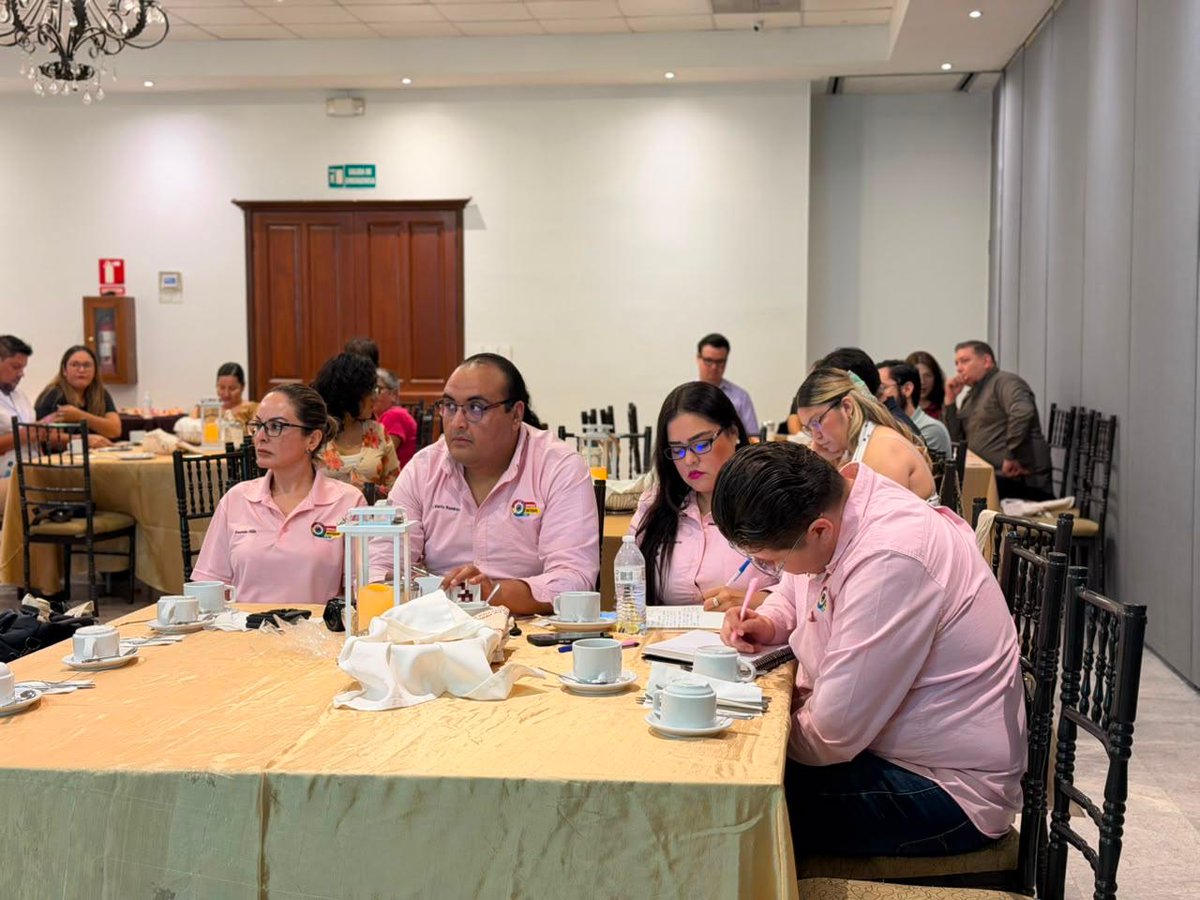 SeMujeresSon's tweet photo. ✨Con gran éxito realizamos el Taller de Periodismo Práctico en Perspectiva de Género y Lenguaje Incluyente 
💪Seguimos sumando esfuerzos para transformar las narrativas y promover mensajes que favorezcan la igualdad y el derecho de las mujeres a una vida libre de violencia. https://t.co/JDNu5X09QH