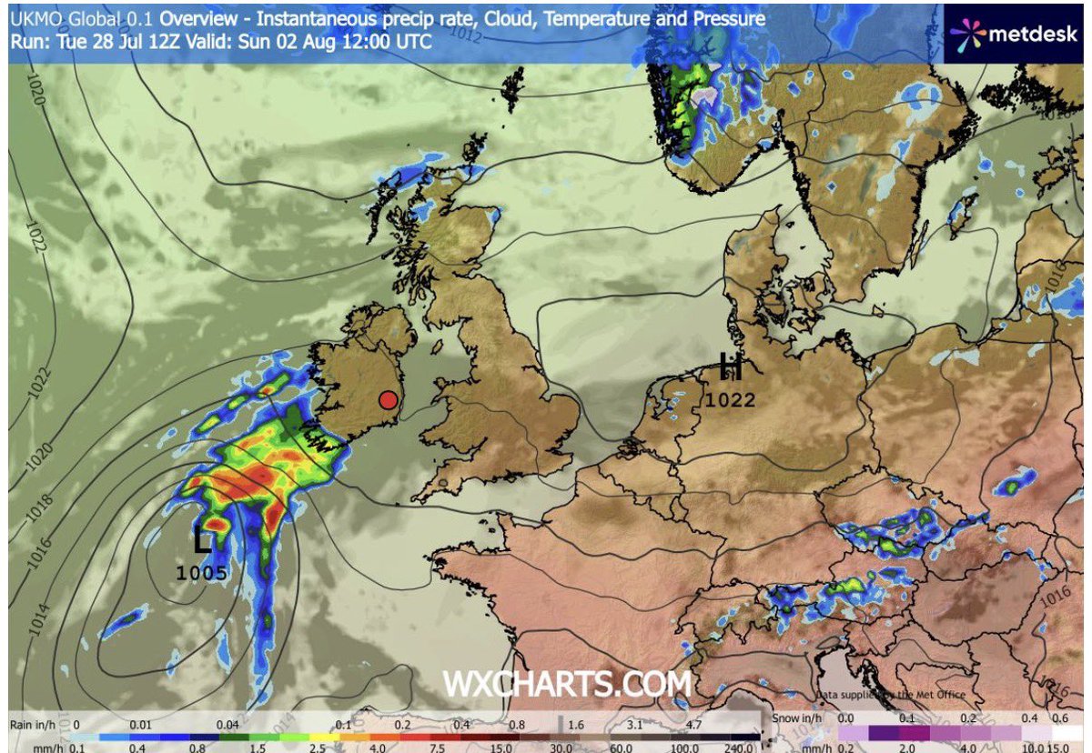 CarlowWeather's tweet photo. This low for the weekend continues to cause a headache for weather models making it very difficult to forecast the weekend details at present. You will see rainfall totals on forecast apps and sites chop and change a lot! https://t.co/ZxO4gFUAEq