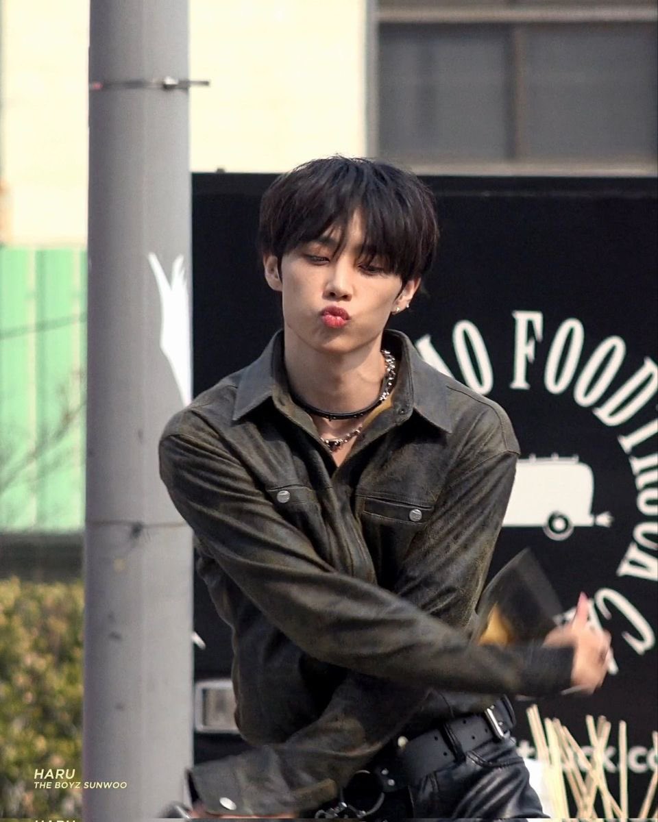 _sunlog_'s tweet photo. 선우 아랑하는 이유
 ↓이모습과                             ↓이모습이 공존함 ㅜ https://t.co/ZwJKfzKwxA